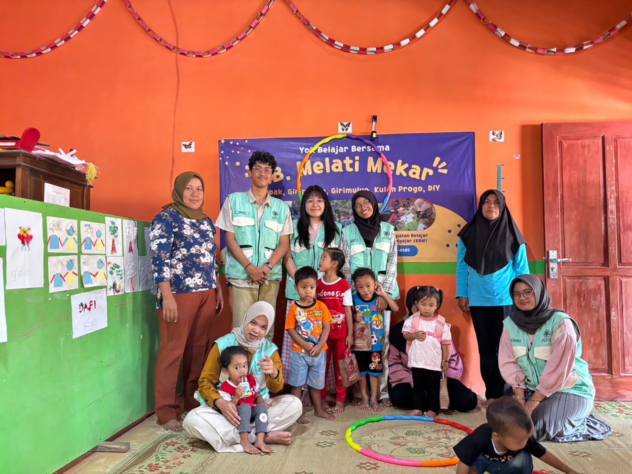 Foto Bersama TIM KKN PPM UGM YO 011 Dengan Paud Melati Mekar